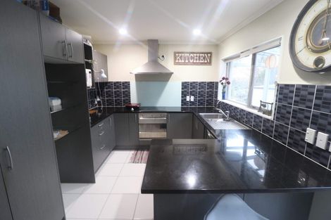 Photo of property in 10a Marie Crescent, Te Atatu South, Auckland, 0610