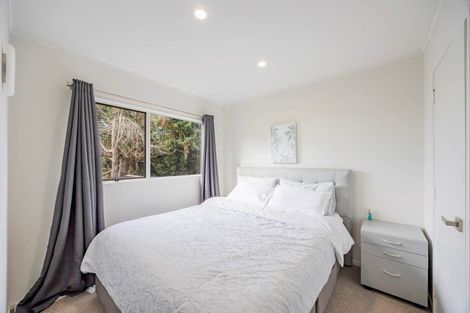 Photo of property in 1/307a Wairau Road, Totara Vale, Auckland, 0627
