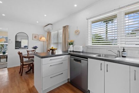 Photo of property in 3/3 Marsh Avenue, Forrest Hill, Auckland, 0620