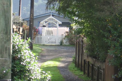 Photo of property in 743 Swanson Road, Swanson, Auckland, 0612