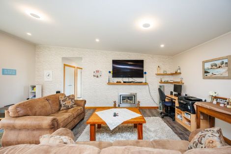 Photo of property in 3 Forbes Road, Foxton Beach, Foxton, 4815