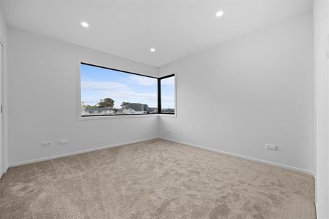 Photo of property in 37 Paina Crescent, Massey, Auckland, 0614