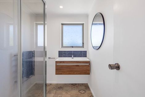 Photo of property in 11 Chester Street, Taradale, Napier, 4112