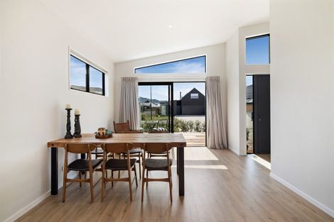 Photo of property in 4 Shallow Close, Jacks Point, 9371