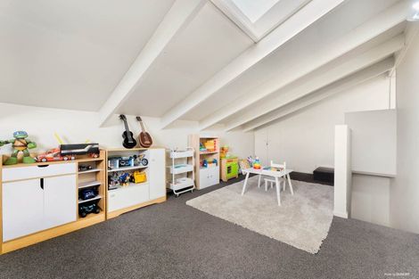 Photo of property in 4 Raphael Place, West Harbour, Auckland, 0618