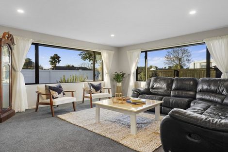 Photo of property in 1 Lowe Place, Rangiora, 7400