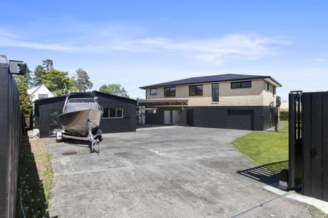 Photo of property in 10 Cottonwood Place, Kawakawa Bay, Papakura, 2585