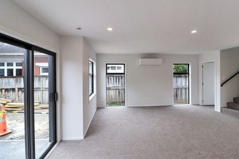 Photo of property in 137 Whites Line East, Waiwhetu, Lower Hutt, 5010