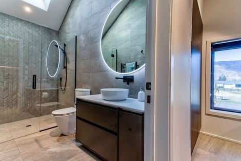 Photo of property in 16 Mccaw Mews, Wanaka, 9305