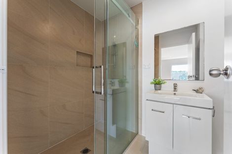 Photo of property in 23 Ravenwood Drive, Forrest Hill, Auckland, 0620