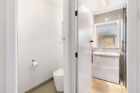 Photo of property in 1/9 Merriefield Avenue, Forrest Hill, Auckland, 0620