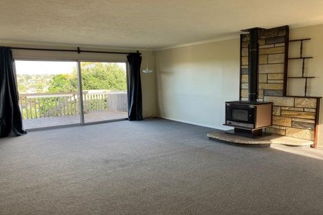 Photo of property in 42 Valley View Road, Glenfield, Auckland, 0629