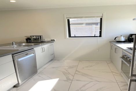 Photo of property in 17 Mooring Close, Whitby, Porirua, 5024