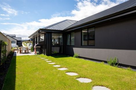 Photo of property in 21 Shelduck Road, Jacks Point, 9371