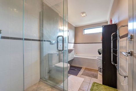 Photo of property in 204 Heta Road, Merrilands, New Plymouth, 4312