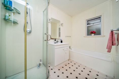 Photo of property in 15 Nikau Street, Inglewood, 4330