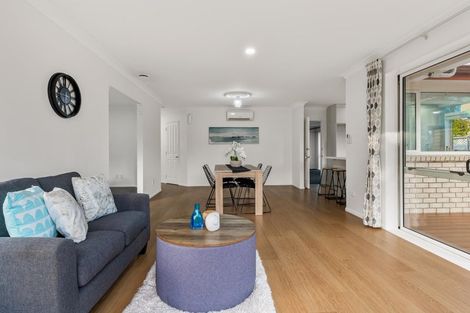 Photo of property in 16 Semillon Avenue, Henderson, Auckland, 0612
