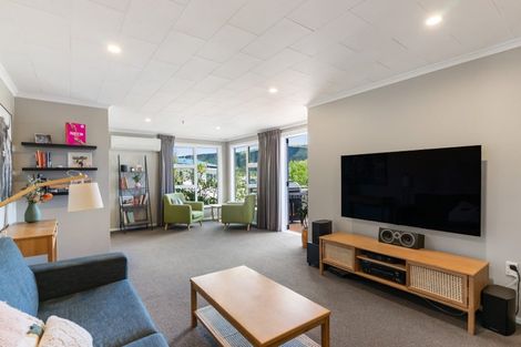 Photo of property in 16 Spicer Place, Tawa, Wellington, 5028
