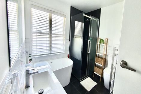 Photo of property in 109 Target Road, Totara Vale, Auckland, 0629