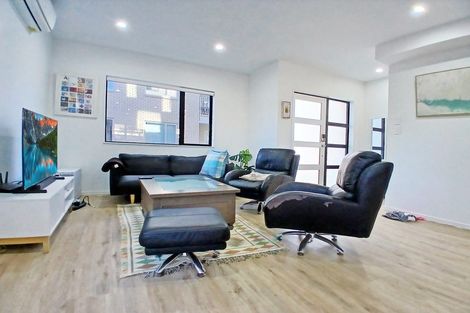 Photo of property in 18 Eileen Newey Place, Henderson, Auckland, 0612