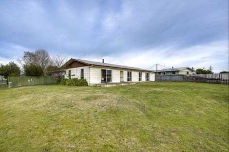 Photo of property in 2 Lander Place, Flaxmere, Hastings, 4120