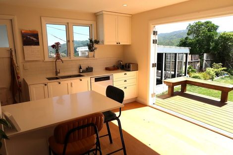 Photo of property in 84 Mills Road, Brooklyn, Wellington, 6021