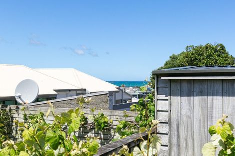 Photo of property in 59 Queens Drive, Lyall Bay, Wellington, 6022