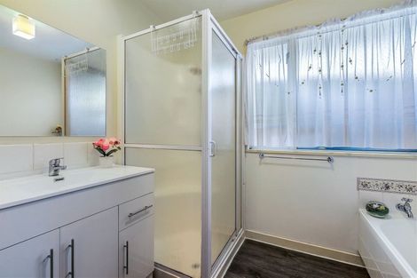 Photo of property in 215 Wairakei Road, Bryndwr, Christchurch, 8053