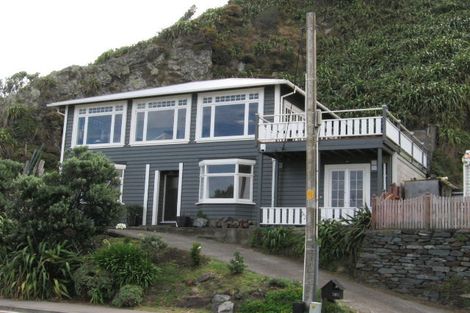Photo of property in 382 The Esplanade, Island Bay, Wellington, 6023