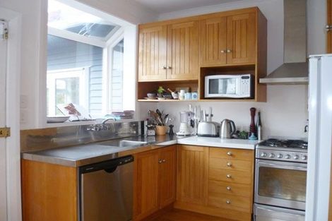 Photo of property in 61 Creswick Terrace, Northland, Wellington, 6012