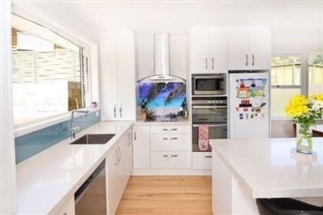 Photo of property in 17 Kathleen Street, Totara Vale, Auckland, 0627