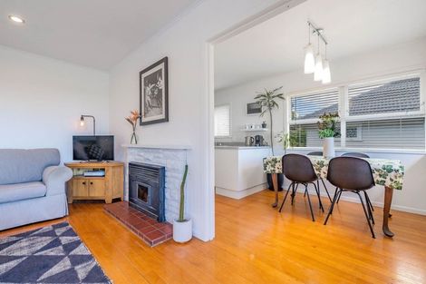 Photo of property in 37 Rosalind Road, Glenfield, Auckland, 0629