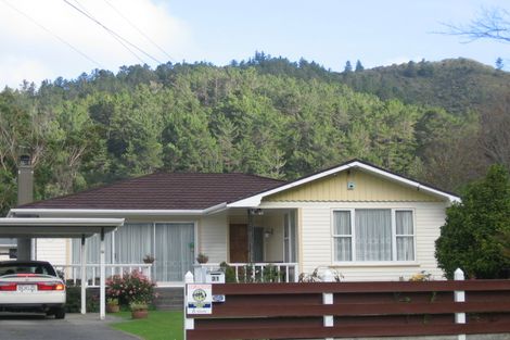 Photo of property in 31 Korau Grove, Stokes Valley, Lower Hutt, 5019
