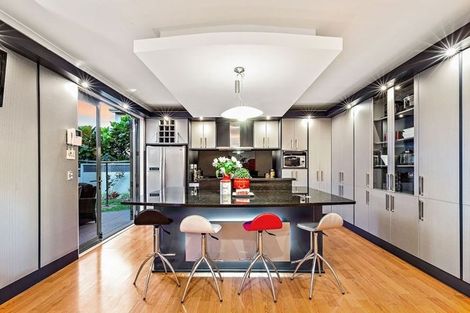 Photo of property in 6 Lupetti Rise, West Harbour, Auckland, 0618