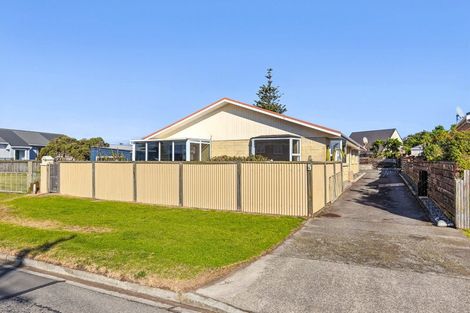 Photo of property in 5 Karaka Street, Otaki Beach, Otaki, 5512