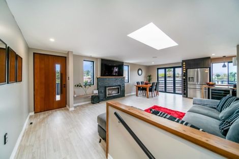 Photo of property in 147 Edgewater Drive, Pakuranga, Auckland, 2010