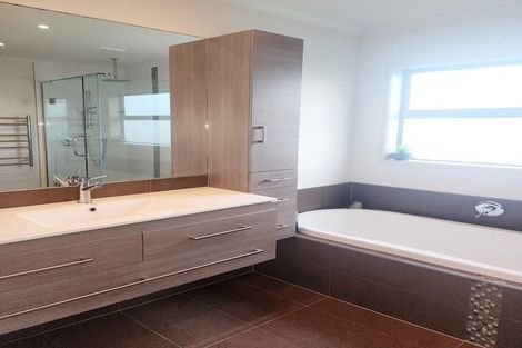 Photo of property in 126 Maire Road, Orewa, 0931