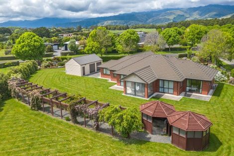Photo of property in 2 Ivy Lane, Ohau, 5570