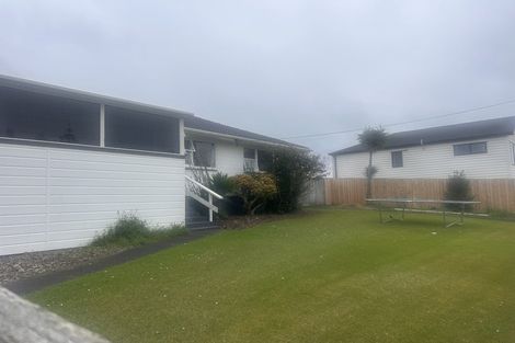 Photo of property in 2a Chapman Road, Te Atatu Peninsula, Auckland, 0610