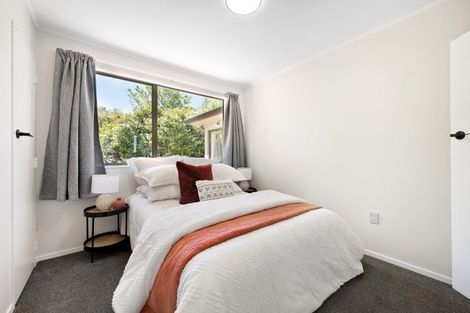 Photo of property in 5 Sasanqua Way, Crofton Downs, Wellington, 6035