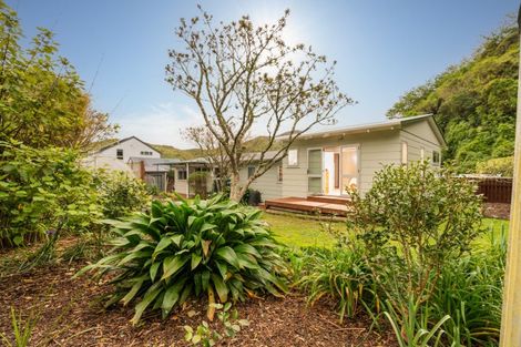 Photo of property in 12 Fiona Grove, Karori, Wellington, 6012