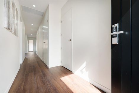 Photo of property in 17 Whakairo Crescent, Gulf Harbour, 0930