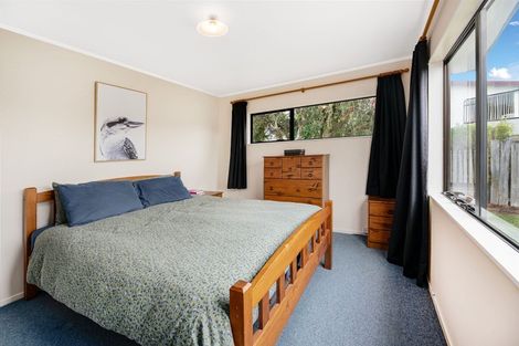 Photo of property in 20 Hassan Drive, Massey, Auckland, 0614