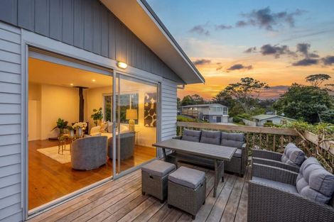 Photo of property in 3 Idyll Place, Northcross, Auckland, 0632