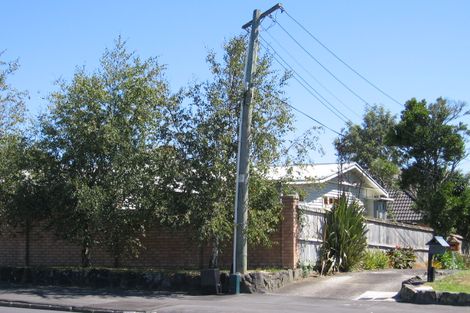 Photo of property in 53 Onewa Road, Northcote, Auckland, 0627