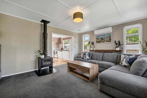 Photo of property in 33 Turakina Street, Merrilands, New Plymouth, 4312