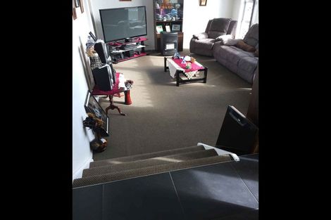 Photo of property in 17 Garth Place, Manurewa, Auckland, 2102