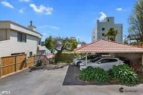 Photo of property in 210 Oriental Parade, Oriental Bay, Wellington, 6011