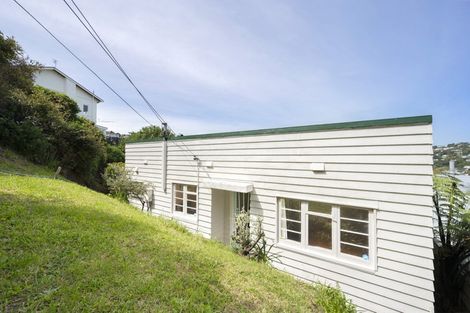 Photo of property in 76 Maupuia Road, Maupuia, Wellington, 6022