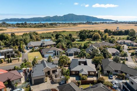Photo of property in 22 Millennium Hill, Paraparaumu, 5032